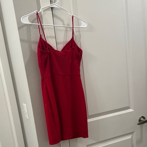 Elegant Red Dress - Picture 3 of 3